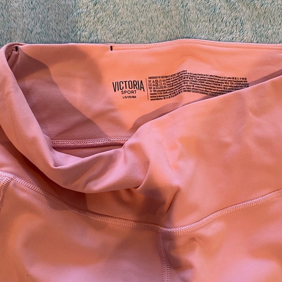 4 pairs of Victoria Sport leggings. - Picture 5 of 5